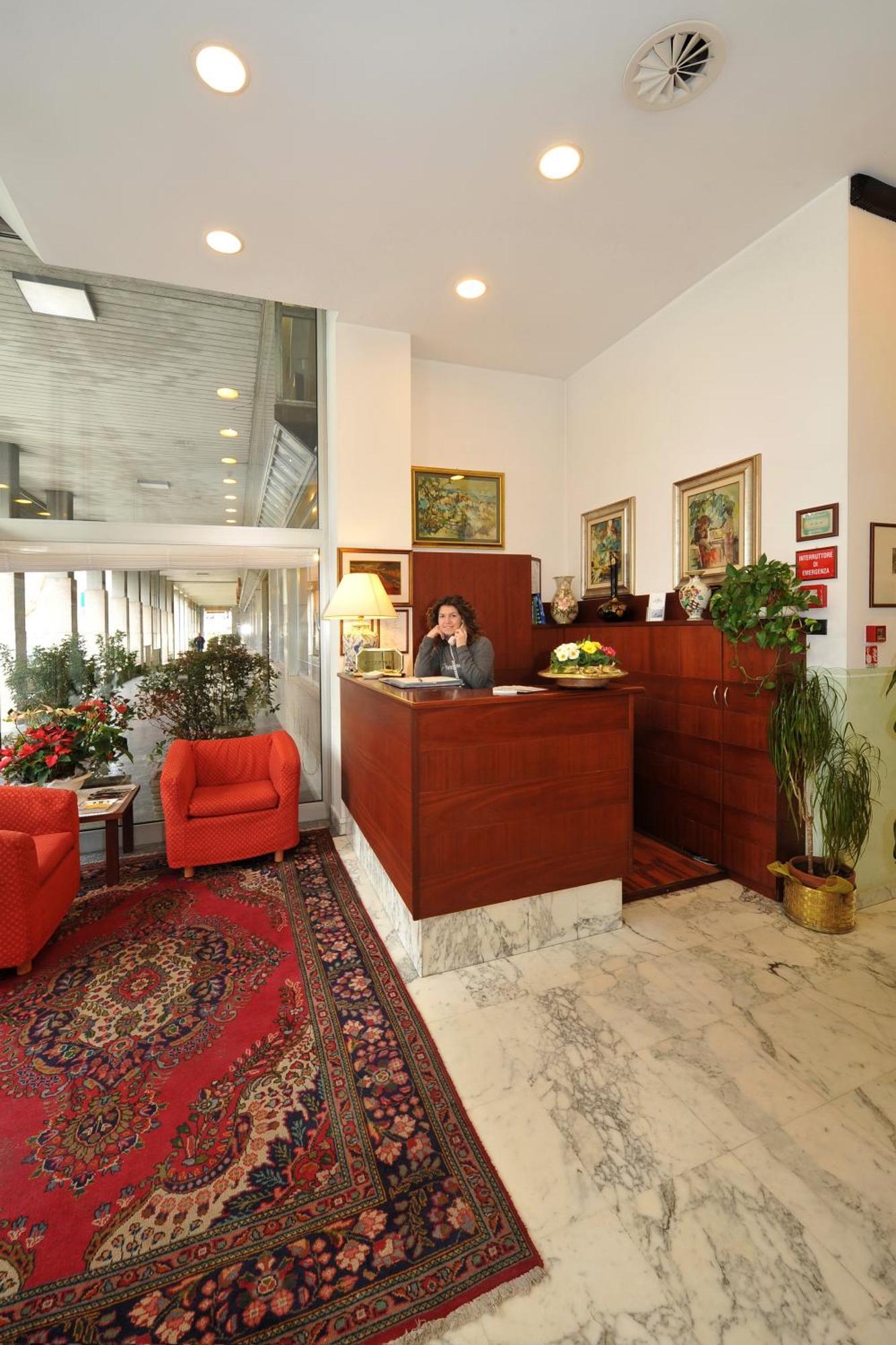 Hotel Alberi Lecco Bagian luar foto