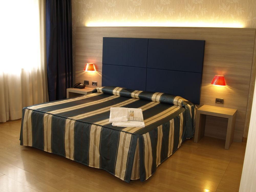 Hotel Alberi Lecco Bagian luar foto