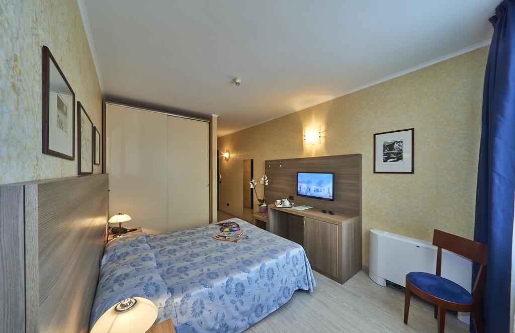Hotel Alberi Lecco Bagian luar foto