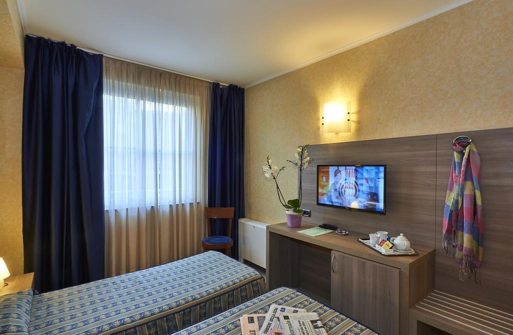 Hotel Alberi Lecco Bagian luar foto