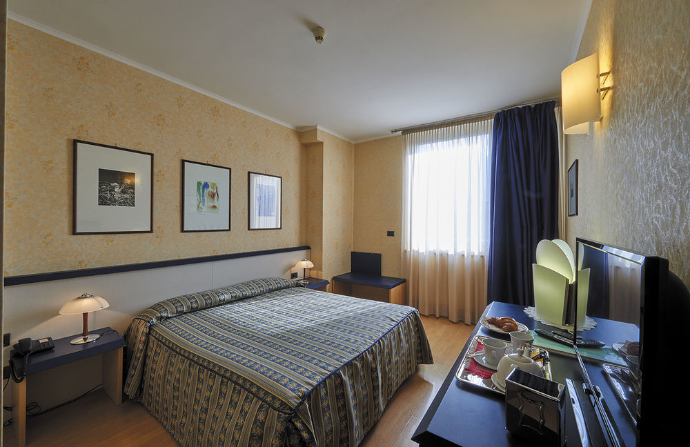 Hotel Alberi Lecco Bagian luar foto